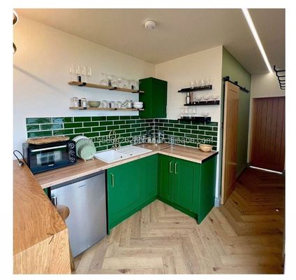 Современный дизайн EU 40ft Shipping Container House для торгового центра с окнами из алюминиевого сплава и бутербродной панелью
